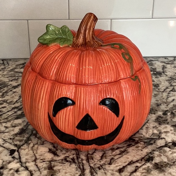 Ceramic Pumpkin Cookie Jar, good condition. - Picture 8 of 8
